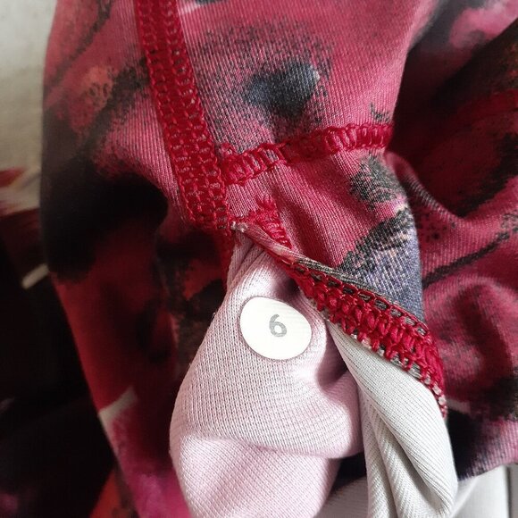 Lululemon Women's Size 6 Wunder Under Wild Berry Rumble Cropped Leggings - Picture 4 of 12